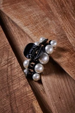 STORETS Five Faux Pearl Clip