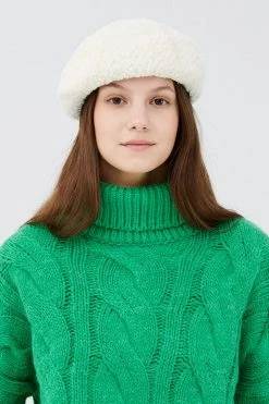 STORETS Nei Fuzzy Beret ACCESSORIES