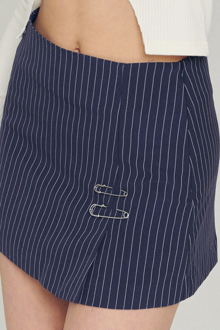 STORETS Influencer Etti Low-rise Striped Mini Skirt