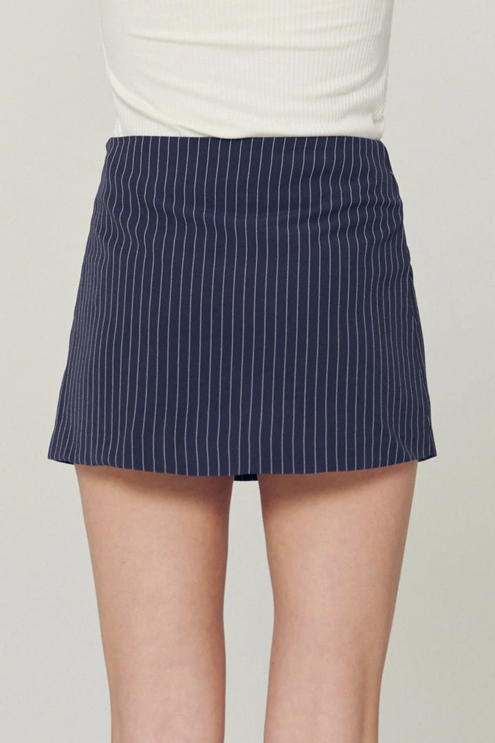 STORETS Influencer Etti Low-rise Striped Mini Skirt