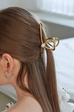 STORETS WHAT'S NEW Nell Pearl Hair Claw