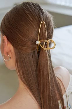 STORETS WHAT'S NEW Nell Pearl Hair Claw