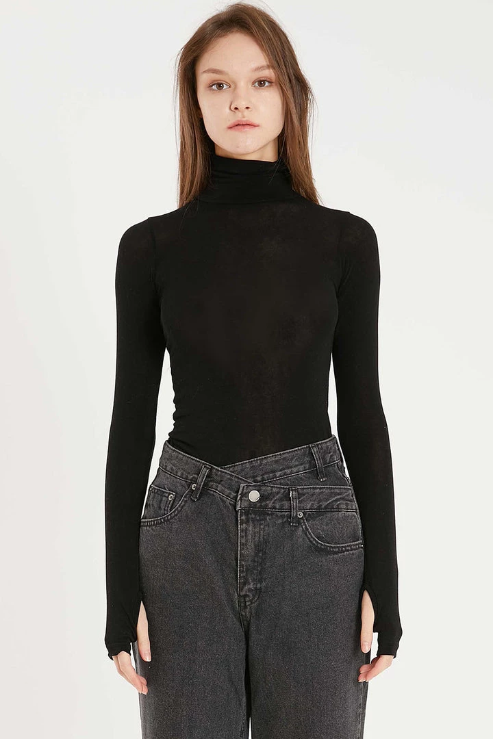 STORETS Ulyana Thumb Hole Slim Top