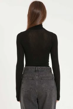 STORETS Ulyana Thumb Hole Slim Top