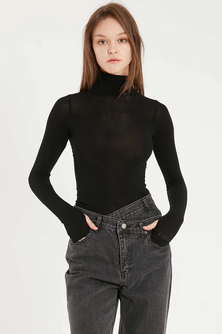 STORETS Ulyana Thumb Hole Slim Top