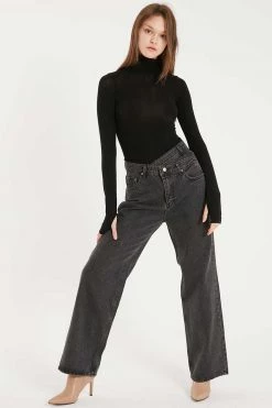 STORETS Ulyana Thumb Hole Slim Top