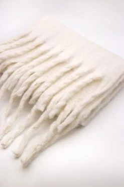 STORETS Influencer ACCESSORIES Miracle Fuzzy Scarf