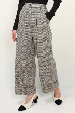 STORETS CLOTHING Nylah Houndstooth Pintuck Cuffed Pants