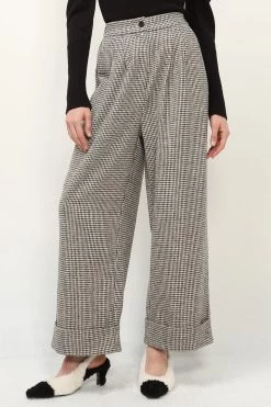 STORETS CLOTHING Nylah Houndstooth Pintuck Cuffed Pants