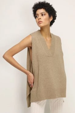STORETS CLOTHING Lyla Oversized Knit Vest