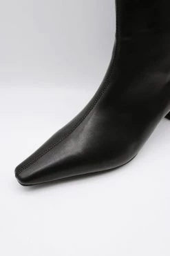 STORETS Slim Fit Pointed Toe Boots