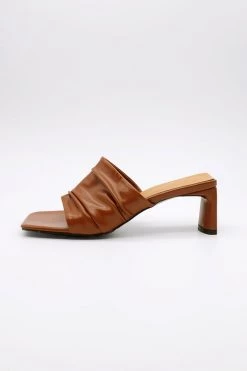STORETS Pleather Shirring Pumps