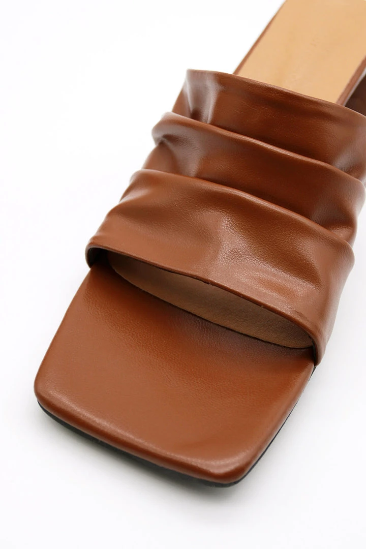 STORETS Pleather Shirring Pumps