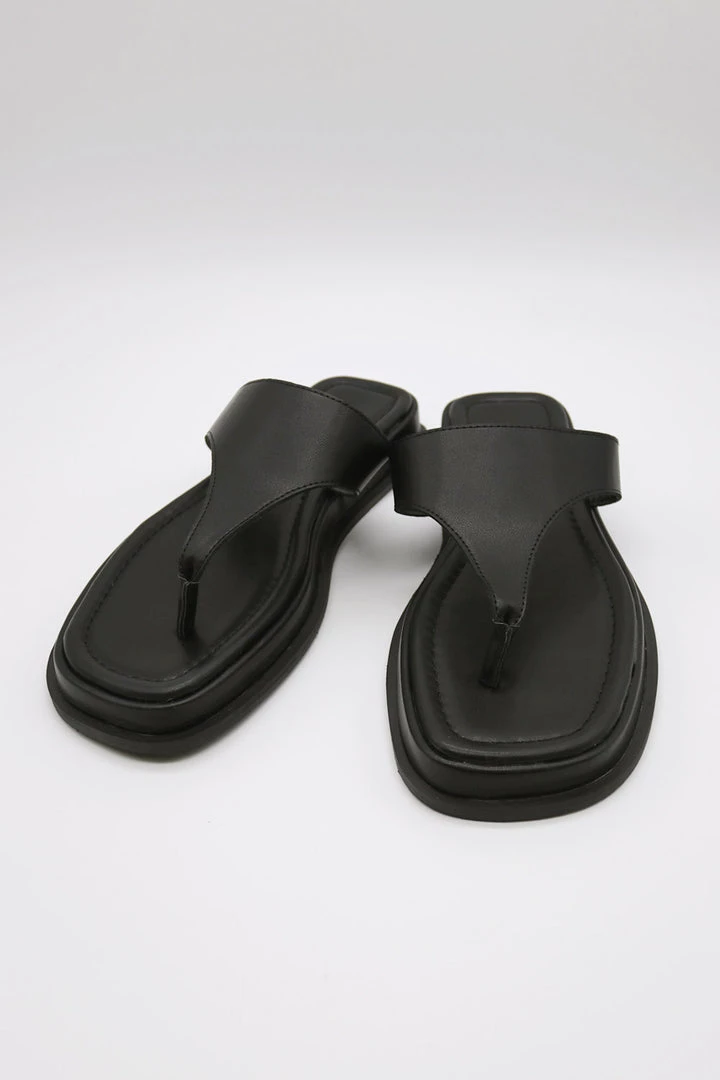 STORETS Pleather Toe Thong Sandals