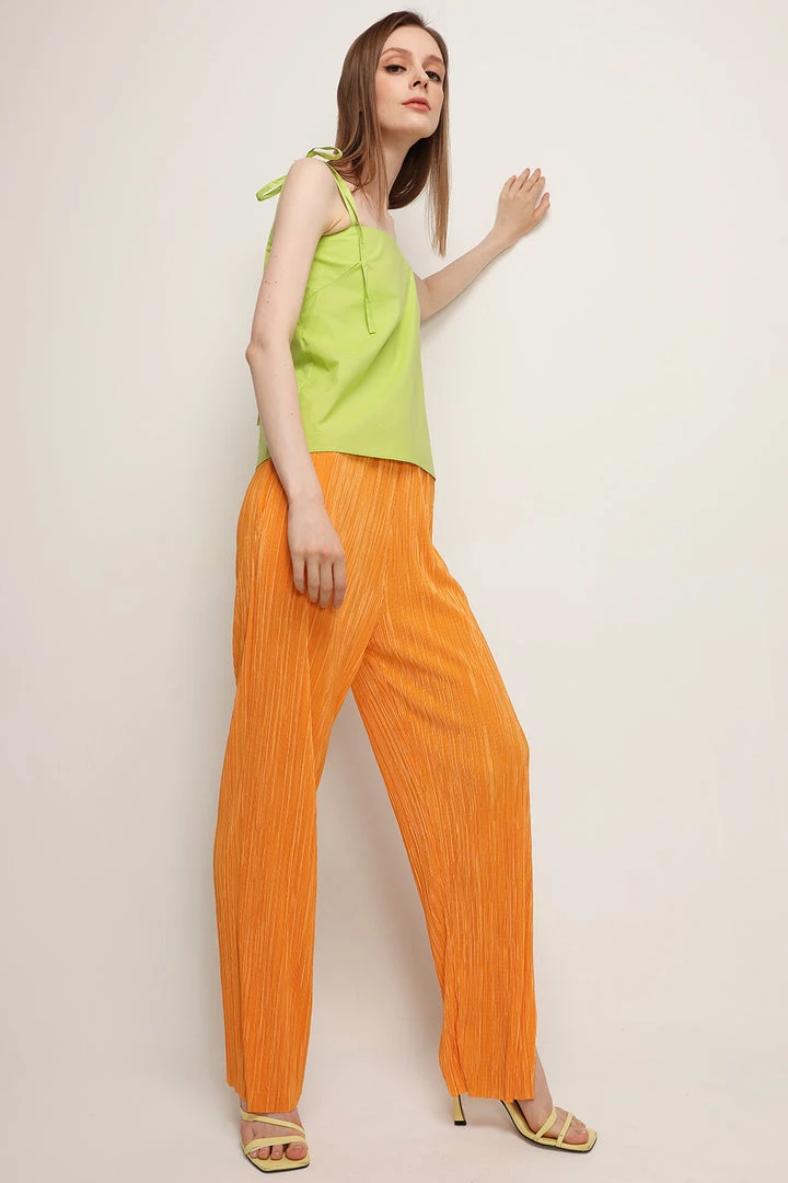 STORETS Influencer Peyton Crinkled Pleated Pants