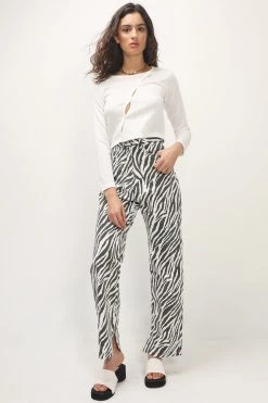 STORETS CLOTHING Tatum Asymmetric Ribbed Cardigan