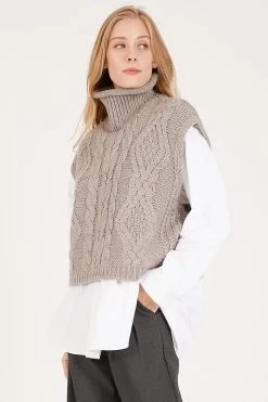 STORETS Daisy Turtle Neck Cable Knit Vest