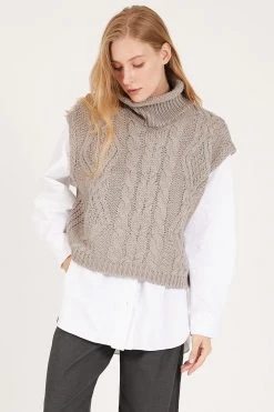 STORETS CLOTHING Daisy Turtle Neck Cable Knit Vest