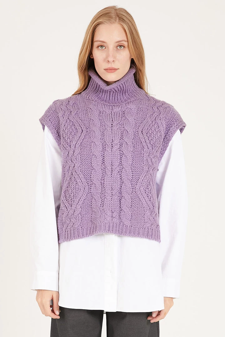 STORETS CLOTHING Daisy Turtle Neck Cable Knit Vest