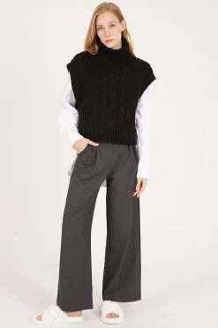 STORETS Daisy Turtle Neck Cable Knit Vest