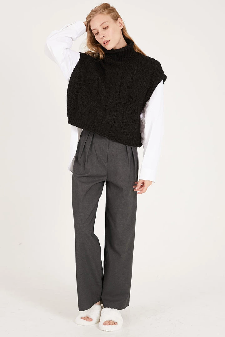 STORETS Daisy Turtle Neck Cable Knit Vest