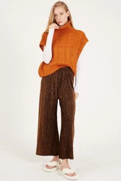 STORETS CLOTHING Daisy Turtle Neck Cable Knit Vest