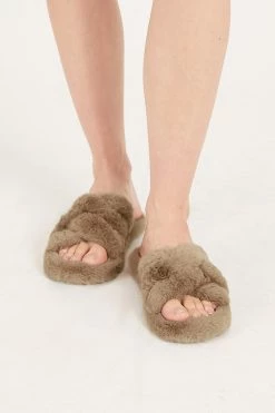 STORETS ACCESSORIES Tinley Cross Faux Fur Flip Flops