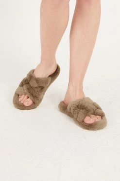 STORETS Tinley Cross Faux Fur Flip Flops