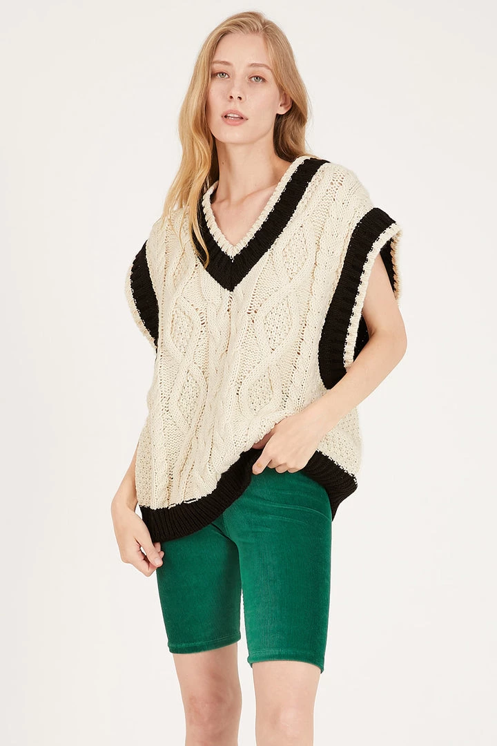 STORETS CLOTHING Selena Contrast Trim Cable Knit Vest