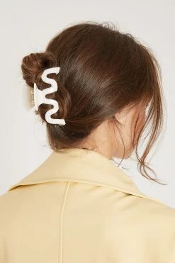STORETS ACCESSORIES Wave Hair Claw