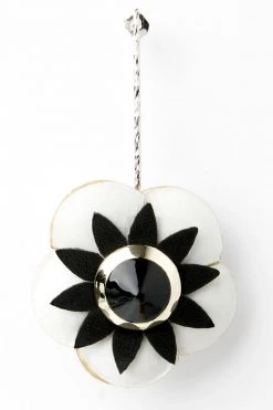 STORETS ACCESSORIES Leather Flower Earring