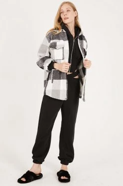 STORETS ACCESSORIES Tinley Cross Faux Fur Flip Flops