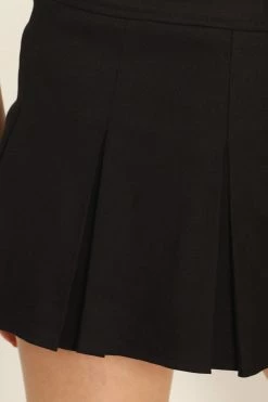 STORETS Blakely Pleated Skort W/Chain