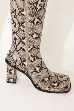 STORETS Kinsley Square Toe Boots ACCESSORIES