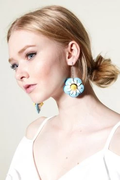 STORETS ACCESSORIES Leather Flower Earring