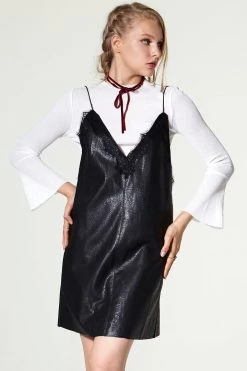 STORETS Velvet Ribbon Choker